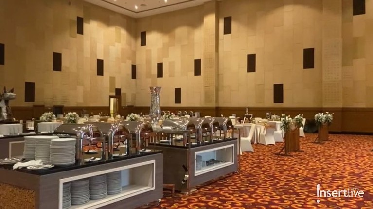 7 Dekorasi Mewah Pernikahan Danang DA & Hemas Danang DA dan Hemas Nura akan menikah hari ini di Alana Hotel Yogyakarta dengan mengusung adat Pakem Yogya. Yuk intip!