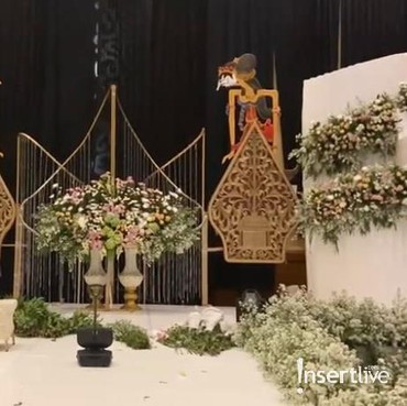 7 Dekorasi Mewah Pernikahan Danang DA & Hemas Usung Adat Pakem Yogya