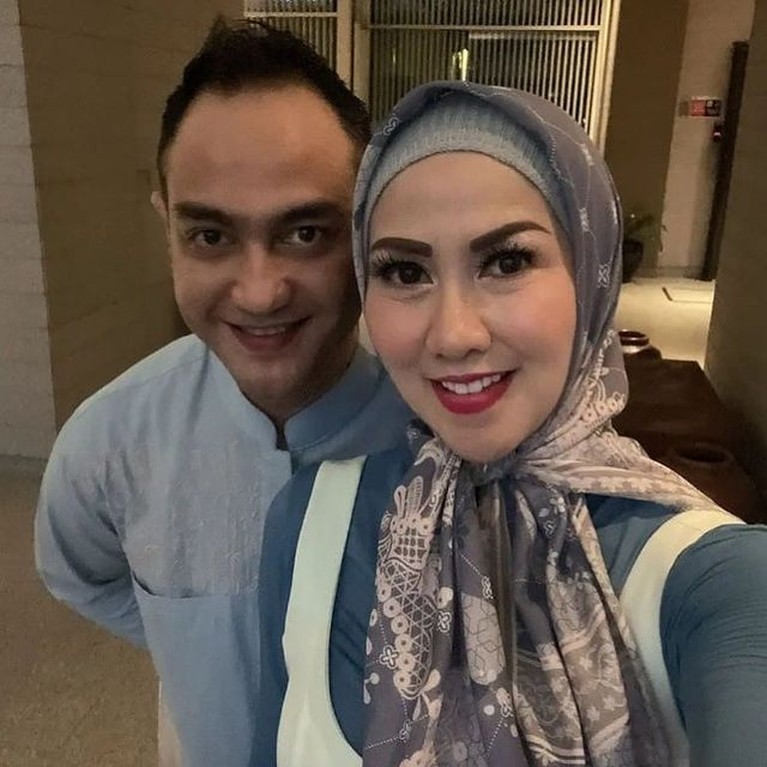 7 Potret Venna Melinda & Ferry Irawan Pamer Kebersamaan Venna Melinda dan Ferry Irawan diduga menjalin hubungan asmara setelah memamerkan potret kebersamaan mereka. Yuk intip!