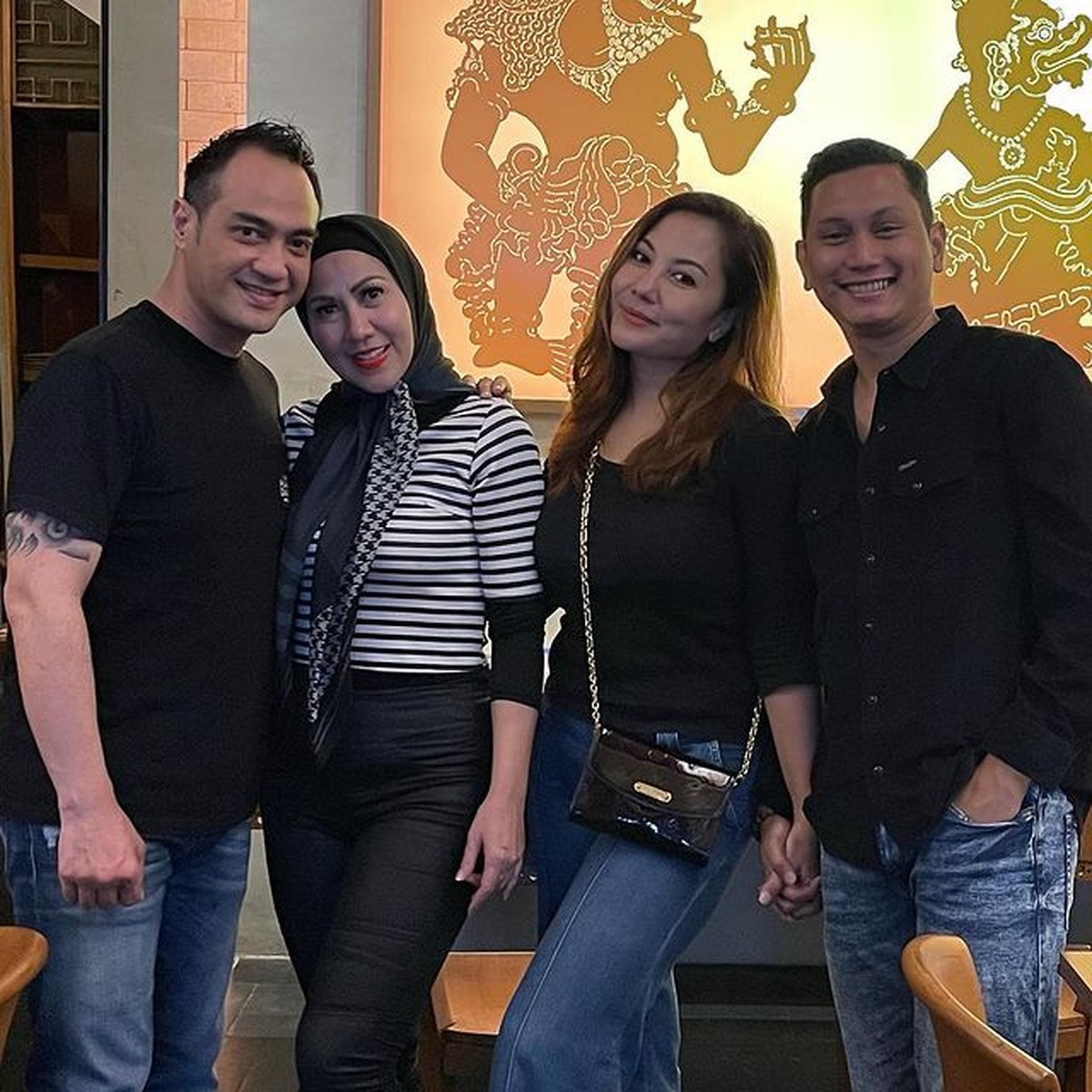 Venna Melinda dan Ferry Irawan diduga menjalin hubungan asmara setelah memamerkan potret kebersamaan mereka&period; Yuk intip&excl;