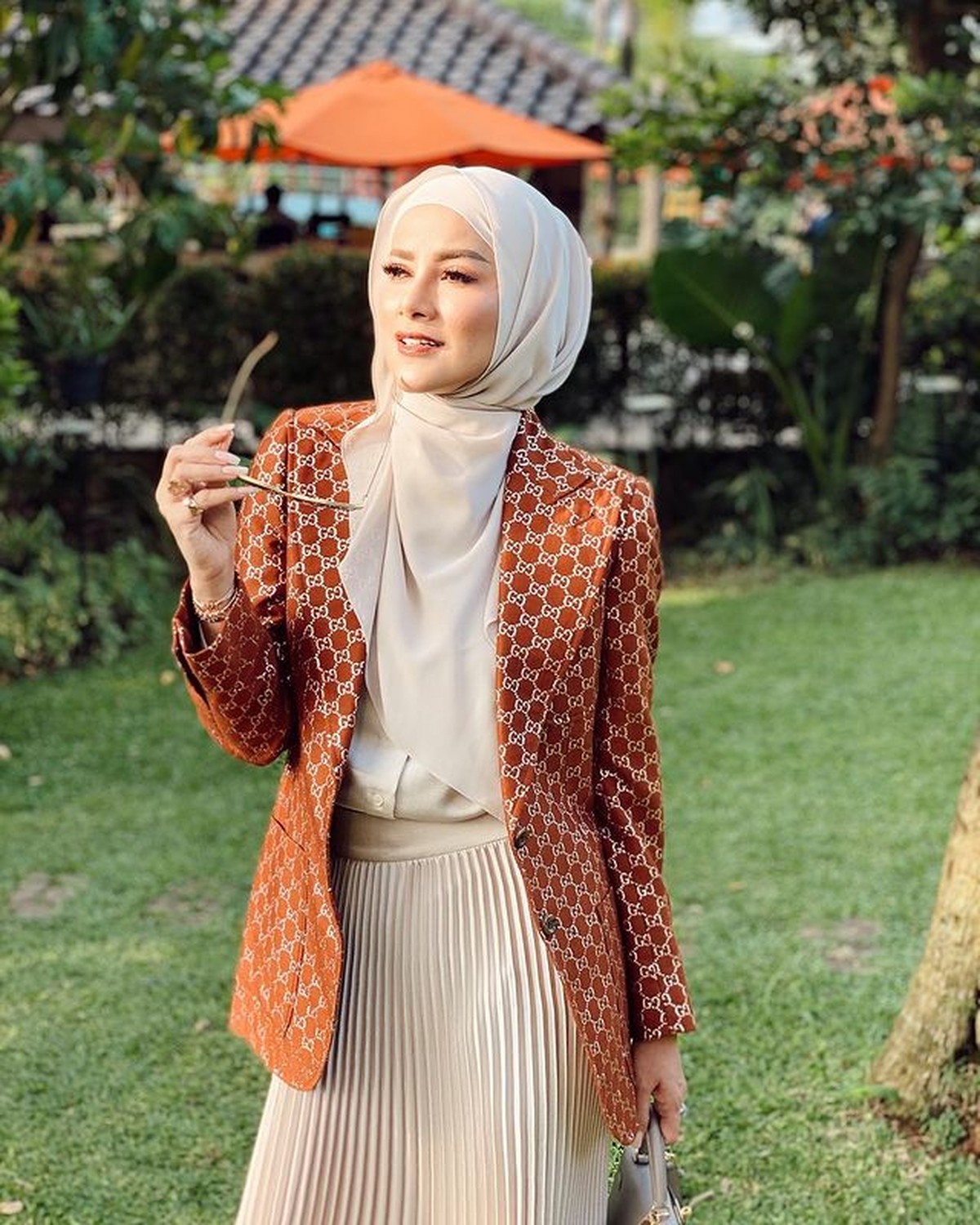 Olla Ramlan wanita satu-satunya yang memakai hijab masuk nominasi wanita tercantik dunia 2021 versi TC Candler&period; Yuk intip ootdnya&excl;