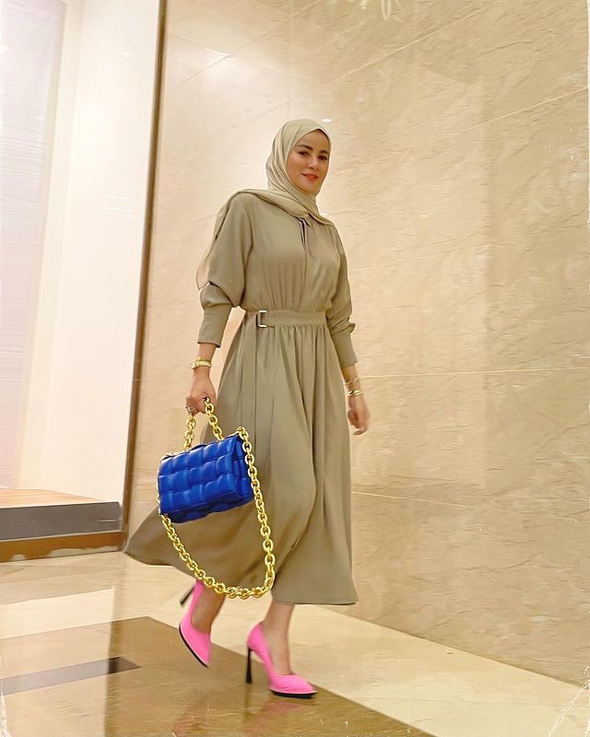 Olla Ramlan wanita satu-satunya yang memakai hijab masuk nominasi wanita tercantik dunia 2021 versi TC Candler&period; Yuk intip ootdnya&excl;