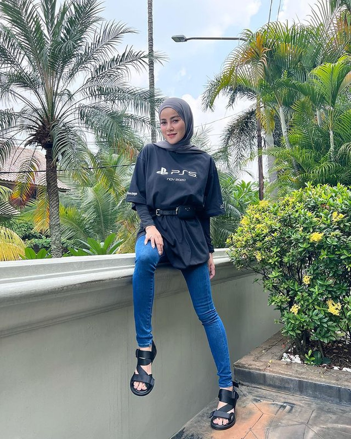 Olla Ramlan wanita satu-satunya yang memakai hijab masuk nominasi wanita tercantik dunia 2021 versi TC Candler&period; Yuk intip ootdnya&excl;