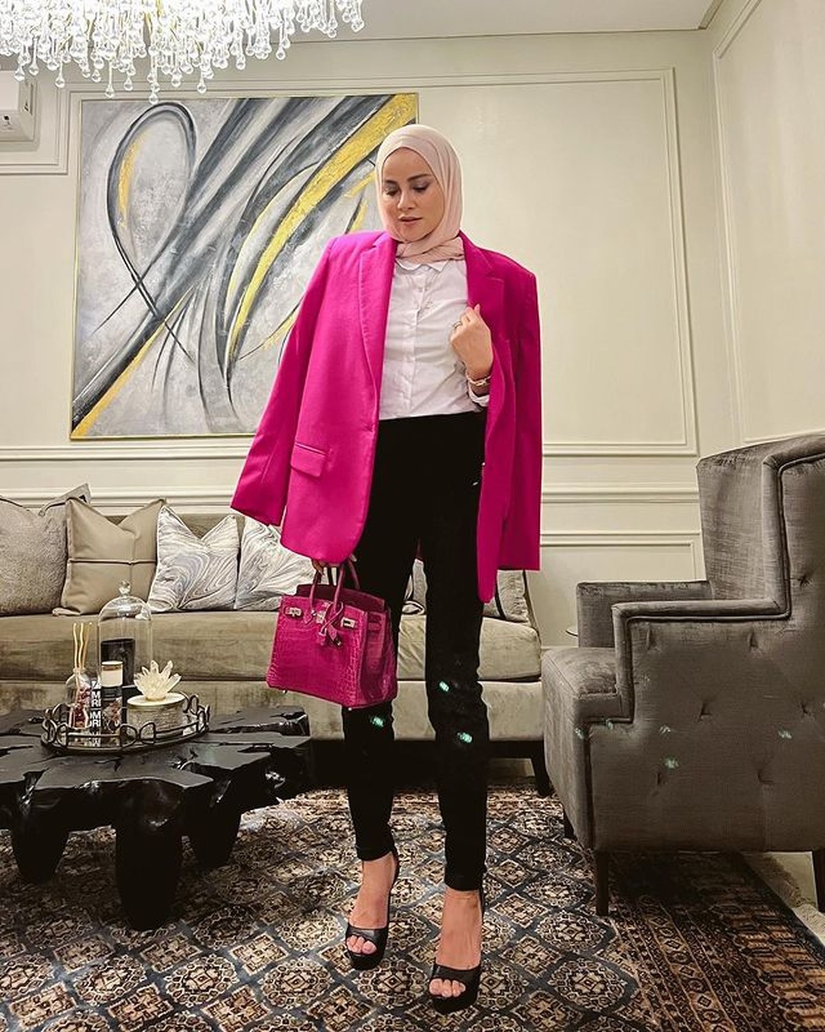 Olla Ramlan wanita satu-satunya yang memakai hijab masuk nominasi wanita tercantik dunia 2021 versi TC Candler&period; Yuk intip ootdnya&excl;