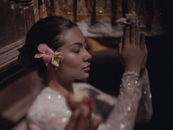 Ariel Tatum Bikin Heboh Lagi, Jalani Upacara Melukat dan Disebut Pindah Agama