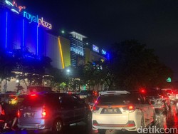 Banjir di Bawah Jembatan Mayangkara Surabaya, Jalan Ahmad Yani Macet Total
