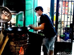 7 Kuliner Makassar Paling Populer Saat Malam Hari yang Wajib Dicicipi
