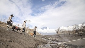 Gunung Semeru Kembali Erupsi, Pencarian Korban Dihentikan Sementara