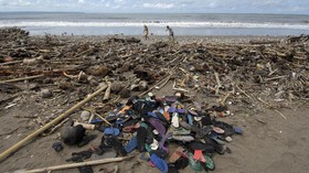 DLHK Angkut 1.150 Ton Sampah Kiriman dari Pantai di Badung Bali