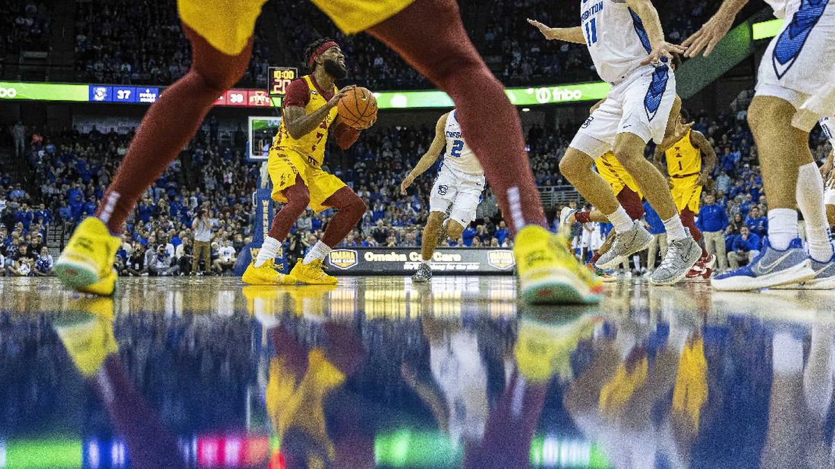SMASHOT: Berpikir dan Bergerak di Arena Laga
