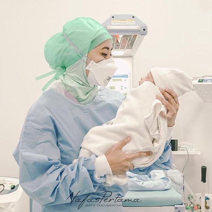<p>Bayi tersebut menjadi buah cinta pertama Sule dan Nathalie usai menikah pada 15 November 2020. Selamat ya, Nathalie dan Sule! (Foto: Instagram @ferdinan_sule / @nafaspertama)</p>