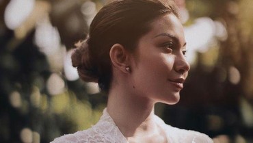 Gaya Ariel Tatum Lagi Ngerokok Viral, Warganet Salfok Merek Rokok