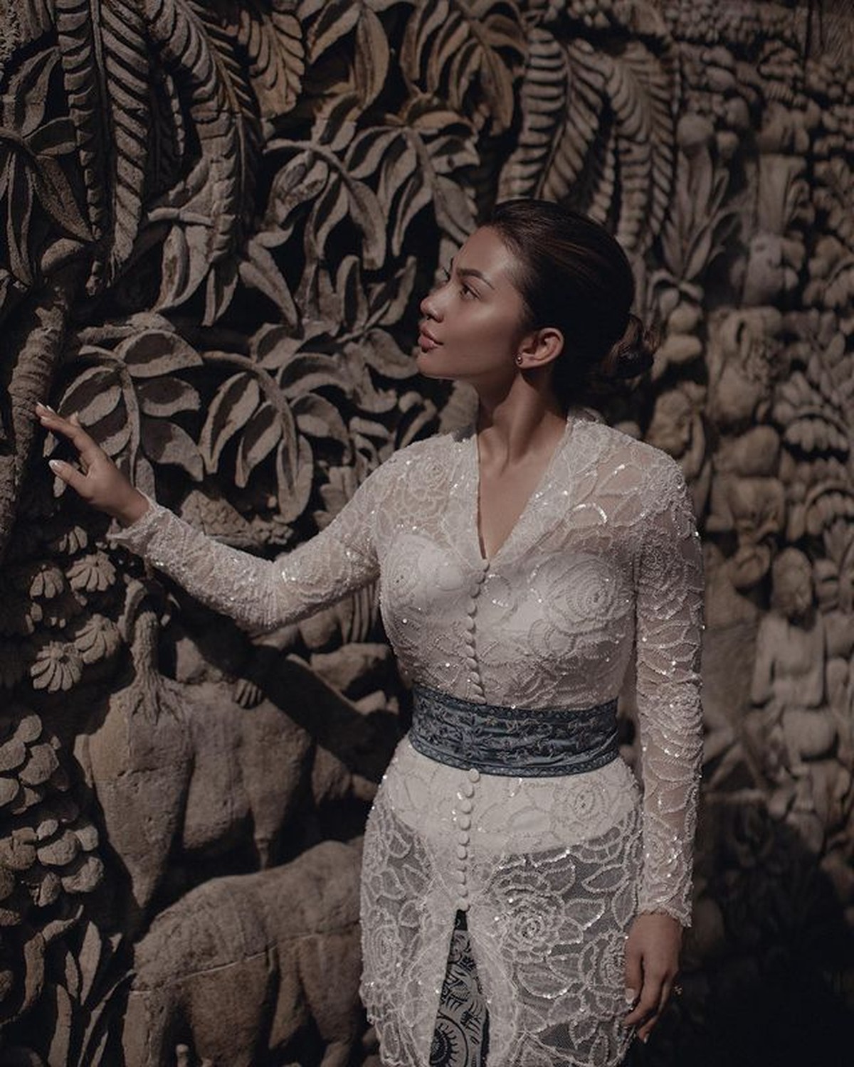 7 Foto Ariel Tatum Jalani Upacara Melukat Agama Hindu di Bali Jadi Sorotan