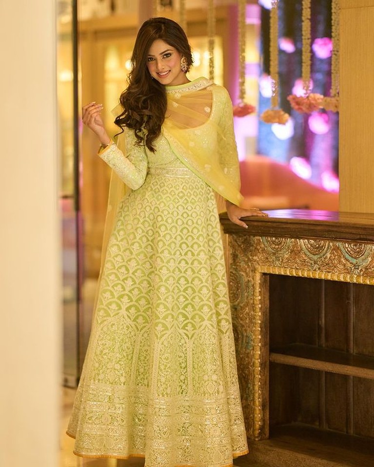 7 Pesona Cantik Harnaz Sandhu Pemenang Miss Universe 2021 dari India Ajang kecantikan Miss Universe 2021 telah dimenangkan oleh perempuan cantik asal India Harnaaz Shandu. Yuk intip pesonanya!