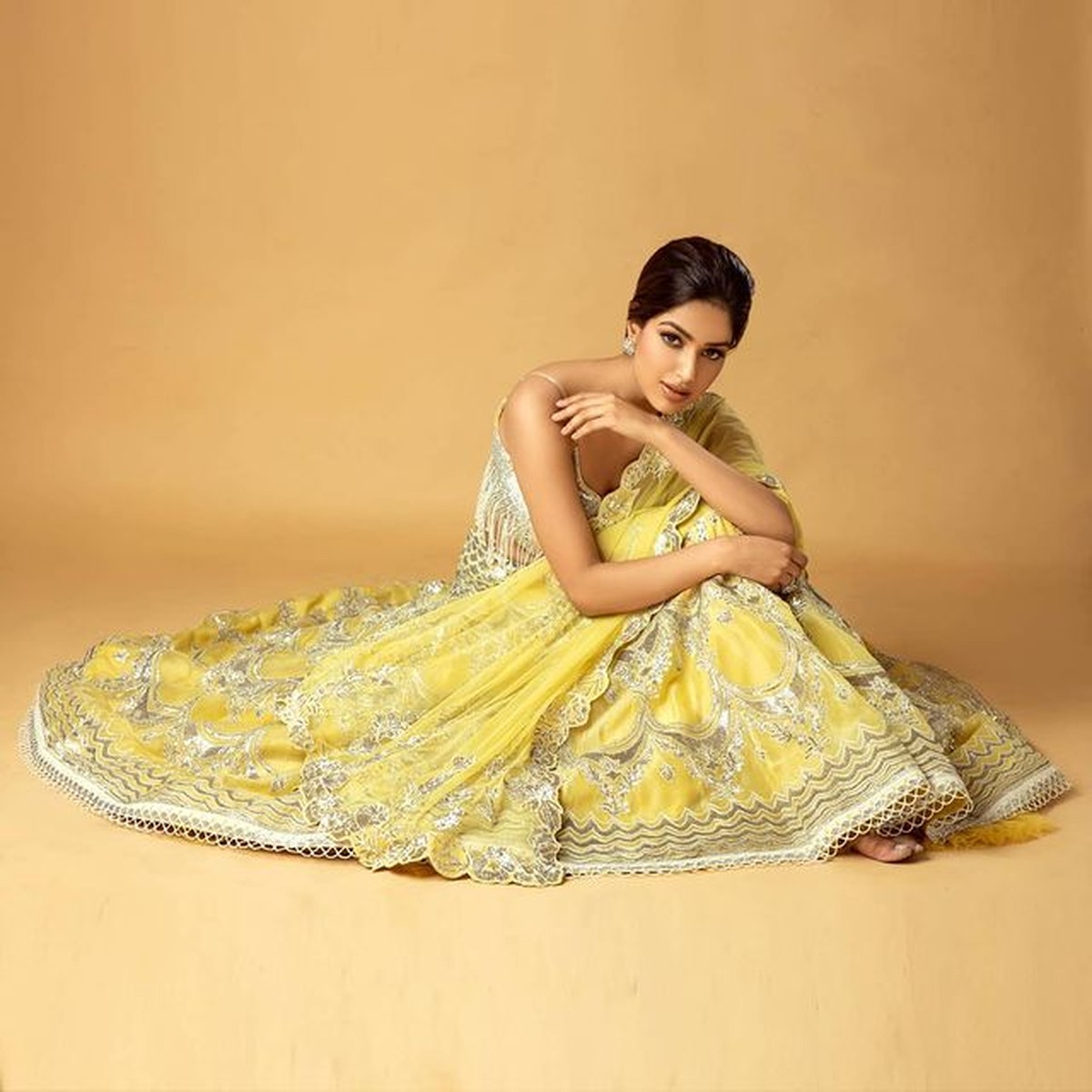 Ajang kecantikan Miss Universe 2021 telah dimenangkan oleh perempuan cantik asal India Harnaaz Shandu&period; Yuk intip pesonanya&excl;