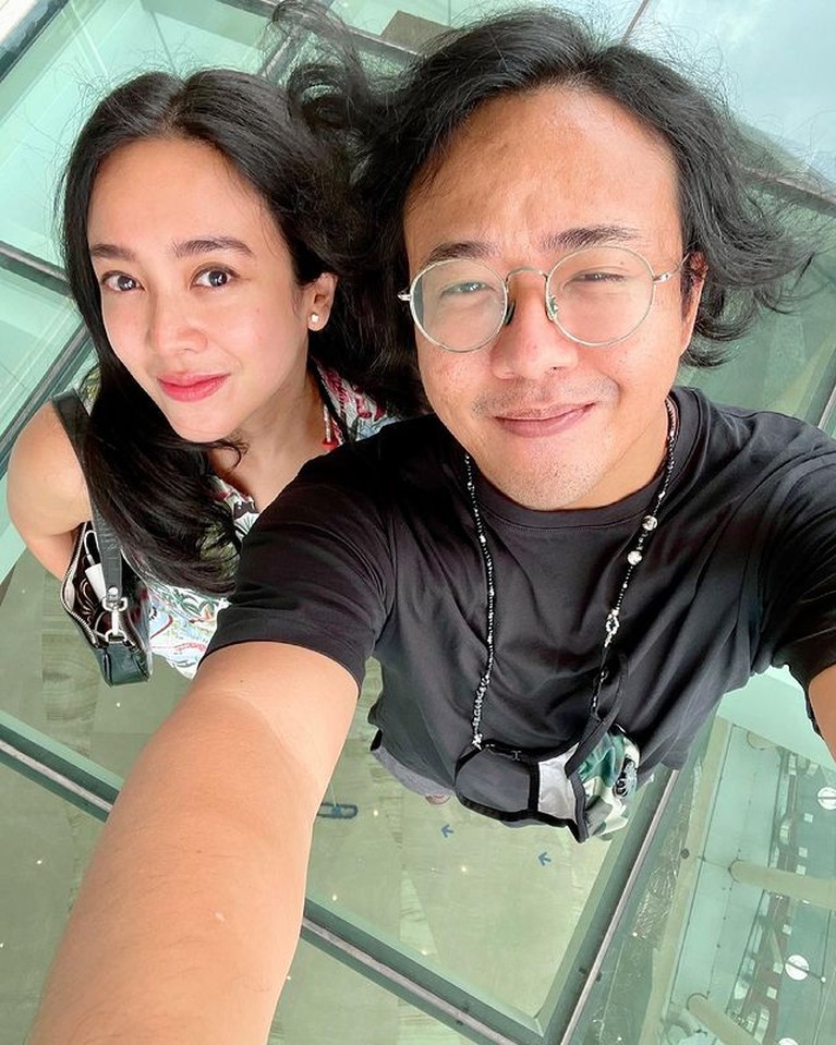 8 Potret Dea Ananda & Ariel Nidji, 12 Tahun Nikah Kini Hamil Anak Pertama Kabar bahagia datang dari Dea Ananda dan Ariel Nidji setelah 12 tahun nikah kini menanti anak pertama. Yuk intip potret mereka!