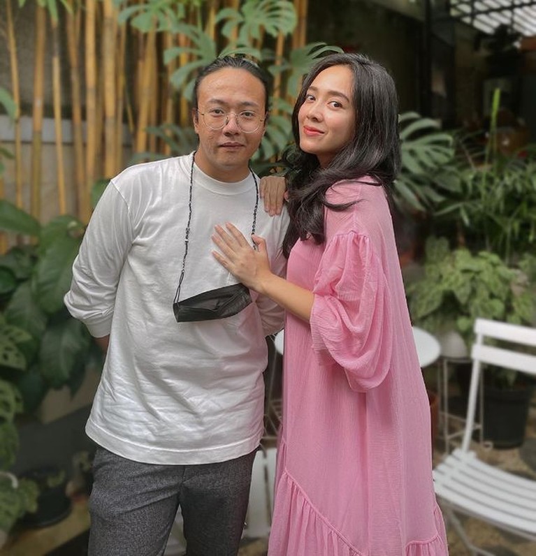 8 Potret Dea Ananda & Ariel Nidji, 12 Tahun Nikah Kini Hamil Anak Pertama Kabar bahagia datang dari Dea Ananda dan Ariel Nidji setelah 12 tahun nikah kini menanti anak pertama. Yuk intip potret mereka!