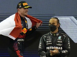 Sindiran Verstappen ke Hamilton: Fans Arsenal kok Mau Beli Chelsea