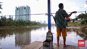 FOTO: Asa Saepudin, Nahkoda Perahu Eretan di Ibu Kota