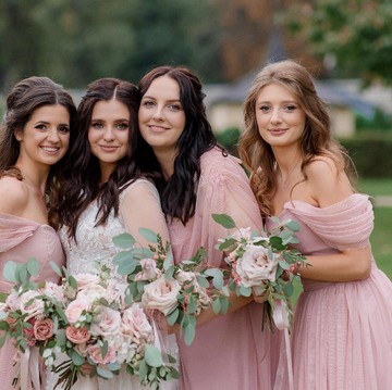 BeauPicks: Rekomendasi Gaun Bridesmaids untuk Tema Pesta Pernikahan Bernuansa Warna Pastel