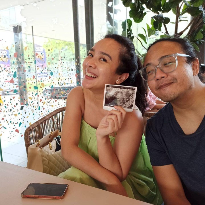 <p>Dhea Ananda dan Ariel Nidji baru saja membawa kabar gembira. Mereka akhirnya akan segera dikaruniai momongan usai 12 tahun menanti. (Foto: Instagram @leonyvh)</p>