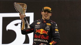 FOTO: Pesta Verstappen Juara Dunia F1 Lewat Kemenangan Dramatis