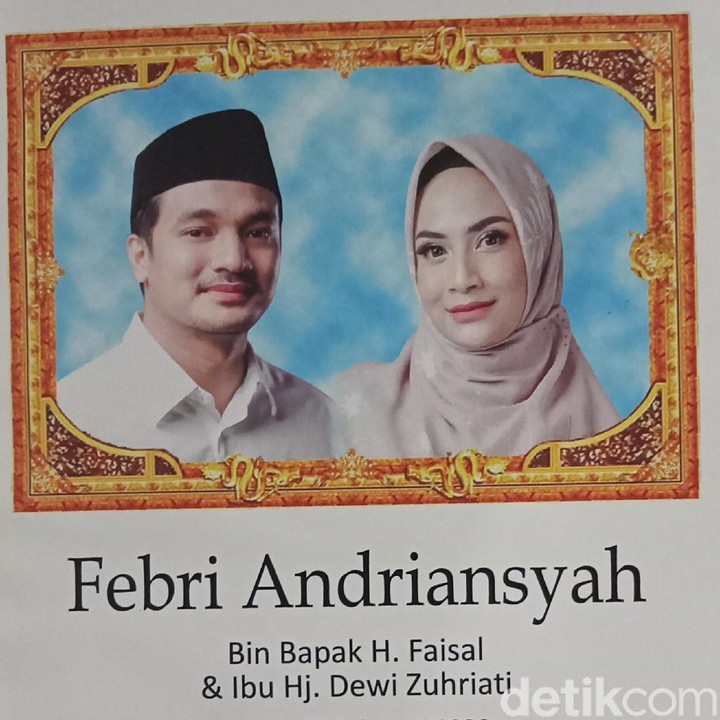 <p>Acara tersebut merupakan bentuk penghormatan terakhir untuk pasangan sehidup semati ini. Vanessa dan Bibi meninggal dunia dalam sebuah kecelakaan mobil yang terjadi di Jombang, 4 November lalu. (Foto: Ahsan Nurrijal/detikHOT)</p>