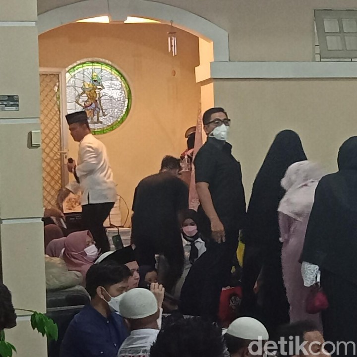 <p>Sementara itu, pihak keluarga Bibi Andriansyah menggelar tahlilan 40 harian Vanessa dan Bibi di rumah duka yang berlokasi di Kembangan, Jakarta Barat. (Foto: Ahsan Nurrijal/detikHOT)</p>