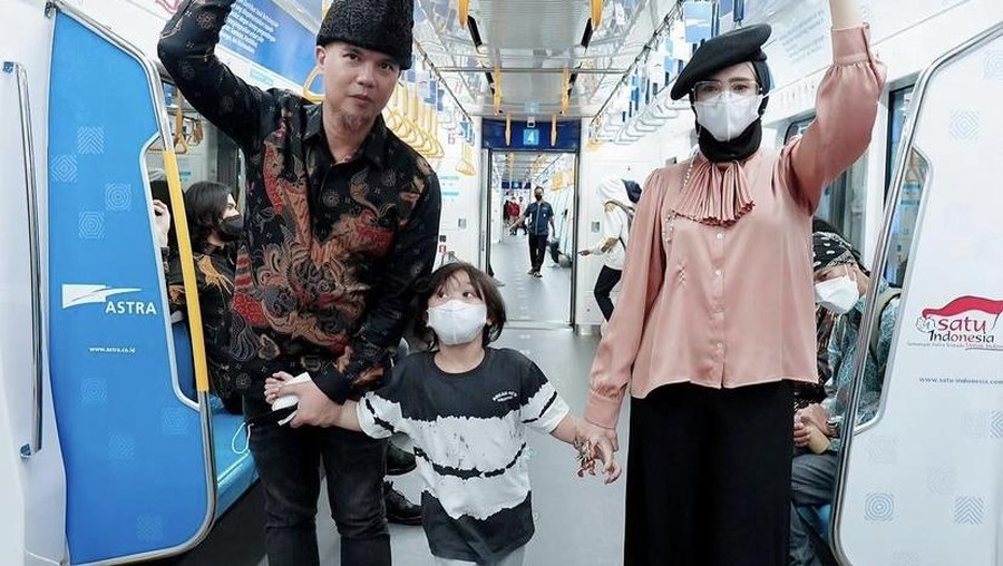 Harmonis! Momen Ahmad Dhani dan Mulan Jameela saat Makan Bareng Keluarga