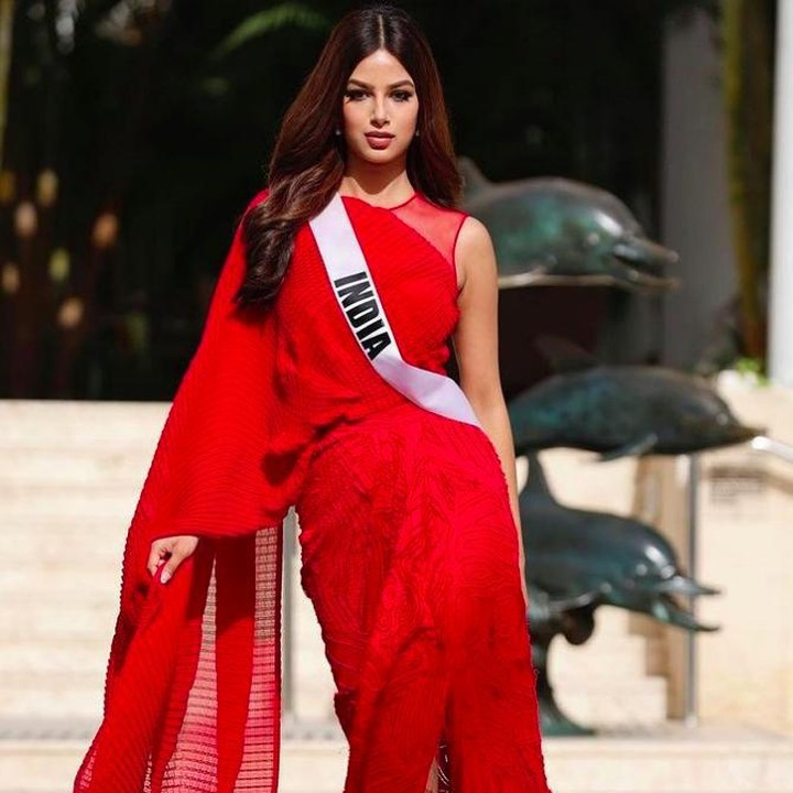 <p>"Miss Universe yang baru adalah ... India," tulis Miss Universe Organization pada klip itu. Klip itu menunjukkan Miss Universe 2020 Andrea Meza dari Meksiko memahkotai Harnaaz. (Foto: Instagram @harnaazsandhu_03)</p>