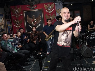 img-title Alami Kerugian Akibat Karyanya Dibawakan Tanpa Izin, Ahmad Dhani Gabung WAMI