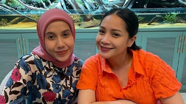 img-title Foto Bareng Nagita Slavina, Pacar Kaesang Kena Nyinyir Mirip Tante-tante