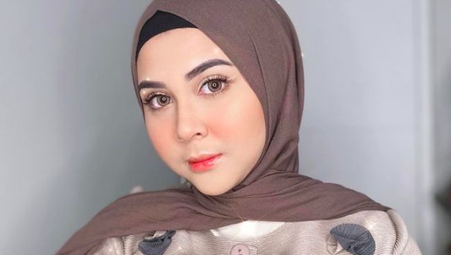 Aktris dan selebgram Kesha Ratuliu mengabarkan bahwa bayinya yang baru berusia 1,5 bulan positif Covid-19.