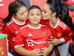 Heboh Anak Krisdayanti Sunat Ditangani Segerombol Nakes