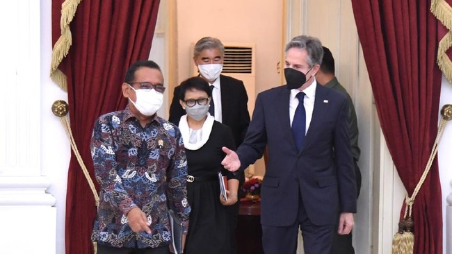 Kementerian Luar Negeri Amerika Serikat mengatakan bahwa ada salah satu tim pers Menteri Luar Negeri AS Antony Blinken yang positif Covid-19.