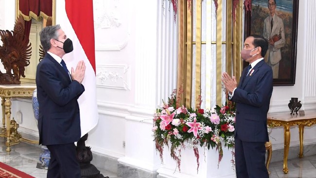 Kasetpres memastikan Menlu AS Antony Blinken negatif Covid-19 saat bertamu ke istana bertemu Presiden Jokowi, dan tak ada wartawan asing yang menemaninya.