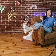Bakat dalam Promosi, 6 Zodiak ini Bisa Jadi Influencer buat Tambah Pemasukan