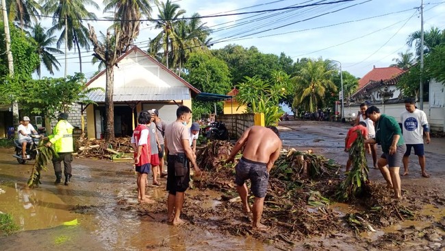 Banjir yang melanda Nusa Penida, Klungkung, Bali, pada Senin (13/12) dini hari, membuat wilayah obyek wisata Crystal Bay rusak.