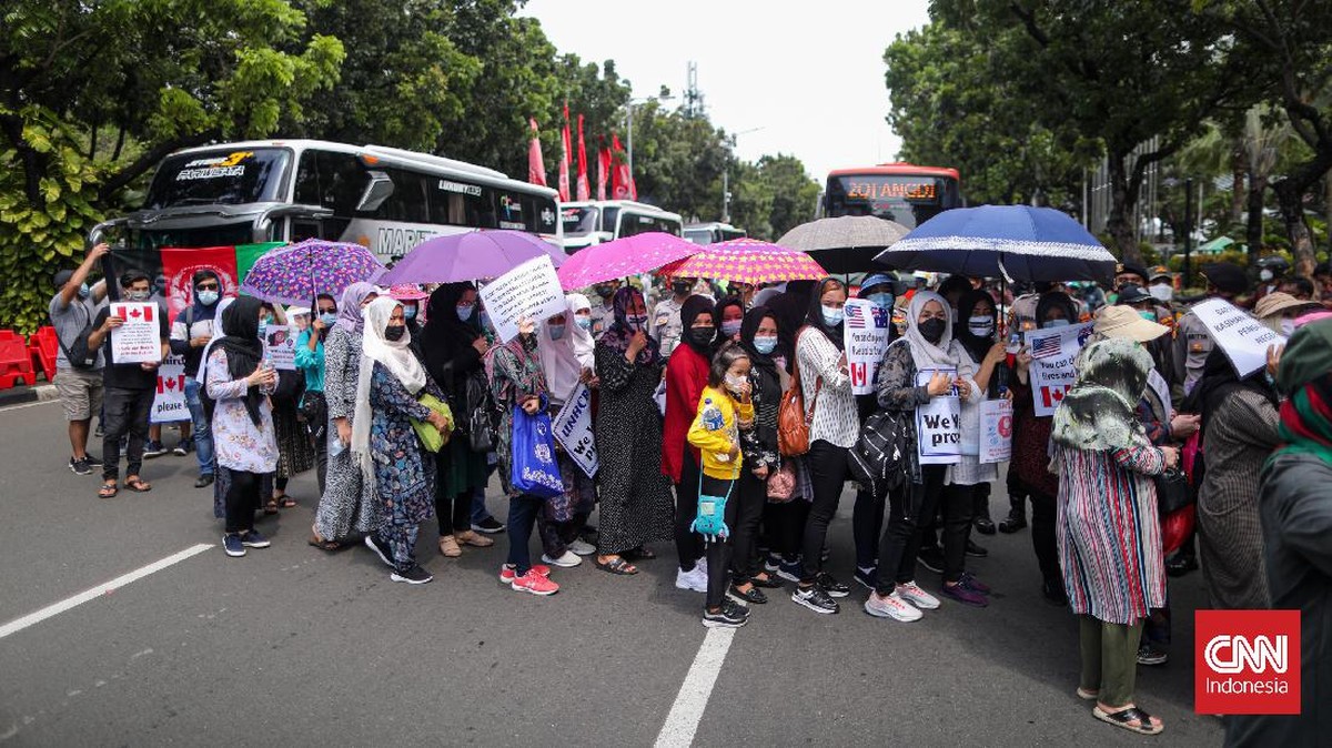 FOTO: Menuntut Kejelasan, Pengungsi Afghanistan Demo Kembali