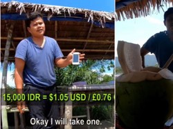 Keren! 5 Penjual Makanan Ini Jago Bahasa Inggris saat Layani Bule