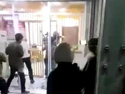 Dor! Detik-detik Pengepungan Perampok Berpistol di Toko Gadai Jaksel
