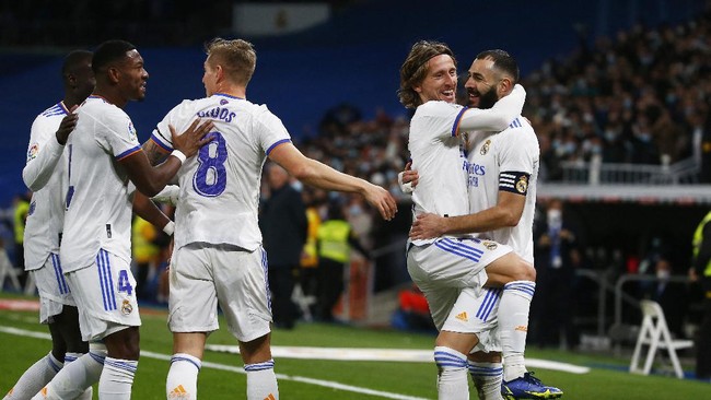 Real Madrid keluar sebagai pemenang dalam derby satu kota melawan Atletico Madrid dengan skor 2-0 dalam laga lanjutan Liga Spanyol