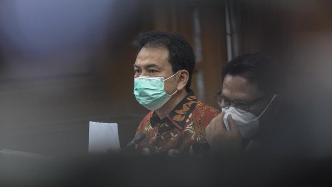 Terdakwa Azis Syamsuddin mengklaim surat yang jadi bukti keterkaitannya dengan dua staf ahli yang menerima suap dalam kasus DAK Lampung Tengah ilegal.