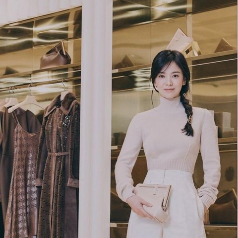 Keren,Song Hye Kyo Seleb Korea Pertama Sebagai Brand Ambassador Fendi