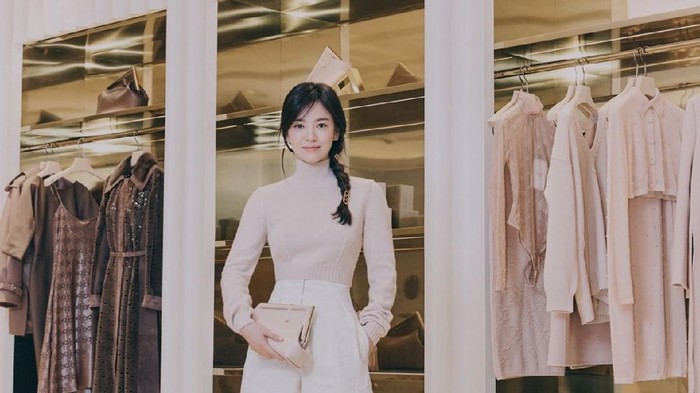 Gaya Song Hye Kyo Paling Fashionable di 2021! Kian Awet Muda di Usia 40 Tahun
