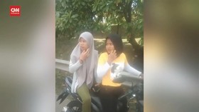 VIDEO: Lagi, Emak-Emak Naik Motor Masuk Jalan Tol