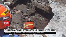 VIDEO: Tukang Bangunan Terperosok Ke Dalam Septic Tank