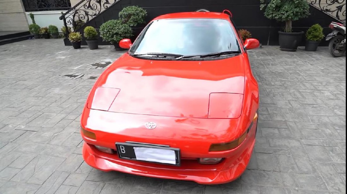 Andre Taulany baru saja merayakan ulang tahun putra sulungnya&comma; Dio dan memberi kado mobil sport klasik&period; Yuk intip potretnya&excl;