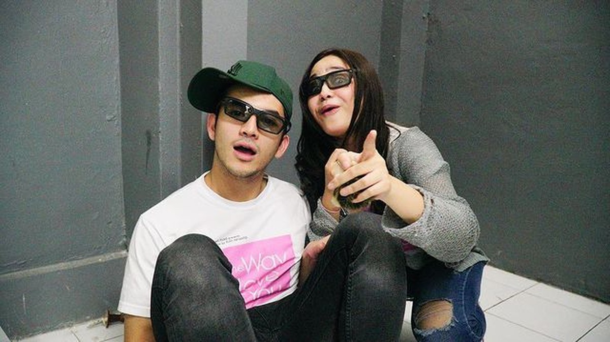 Sebelum diciduk oleh polisi kasus narkoba&comma; Rizky Nazar masih berduaan dengan kekasihnya Syifa Hadju&period; Yuk intip potret mereka&excl;