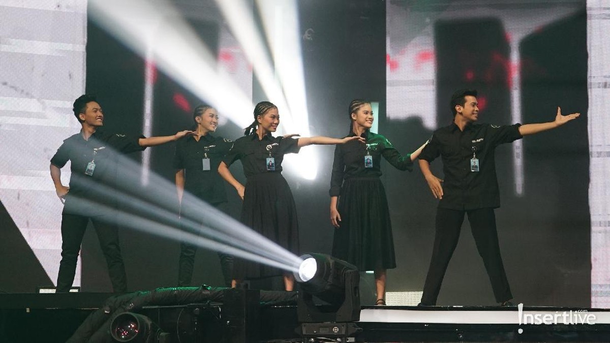 Ada yang spesial dari penampilan para peserta Indonesia Mencari Bakat 2021 memakai baju seragam Trans TV&period; Yuk intip&excl;
